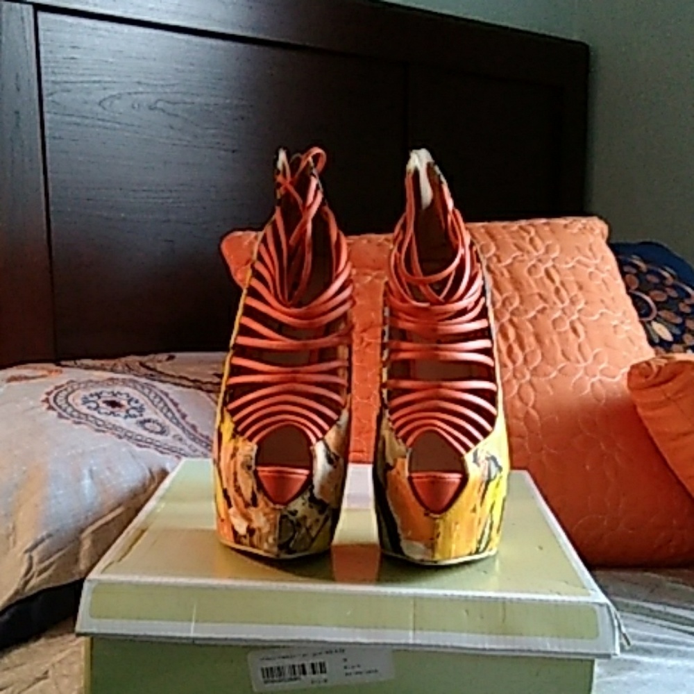 Heels - Picture 3 of 3